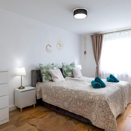 Schoenes, Modernes Apartment Mit Zwei Schlafzimmern - Zentral Mit Balkon Fuer 6 Personen Montabaur Bagian luar foto