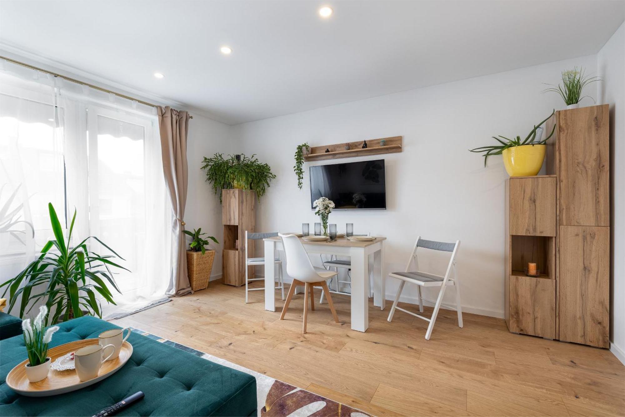 Schoenes, Modernes Apartment Mit Zwei Schlafzimmern - Zentral Mit Balkon Fuer 6 Personen Montabaur Bagian luar foto