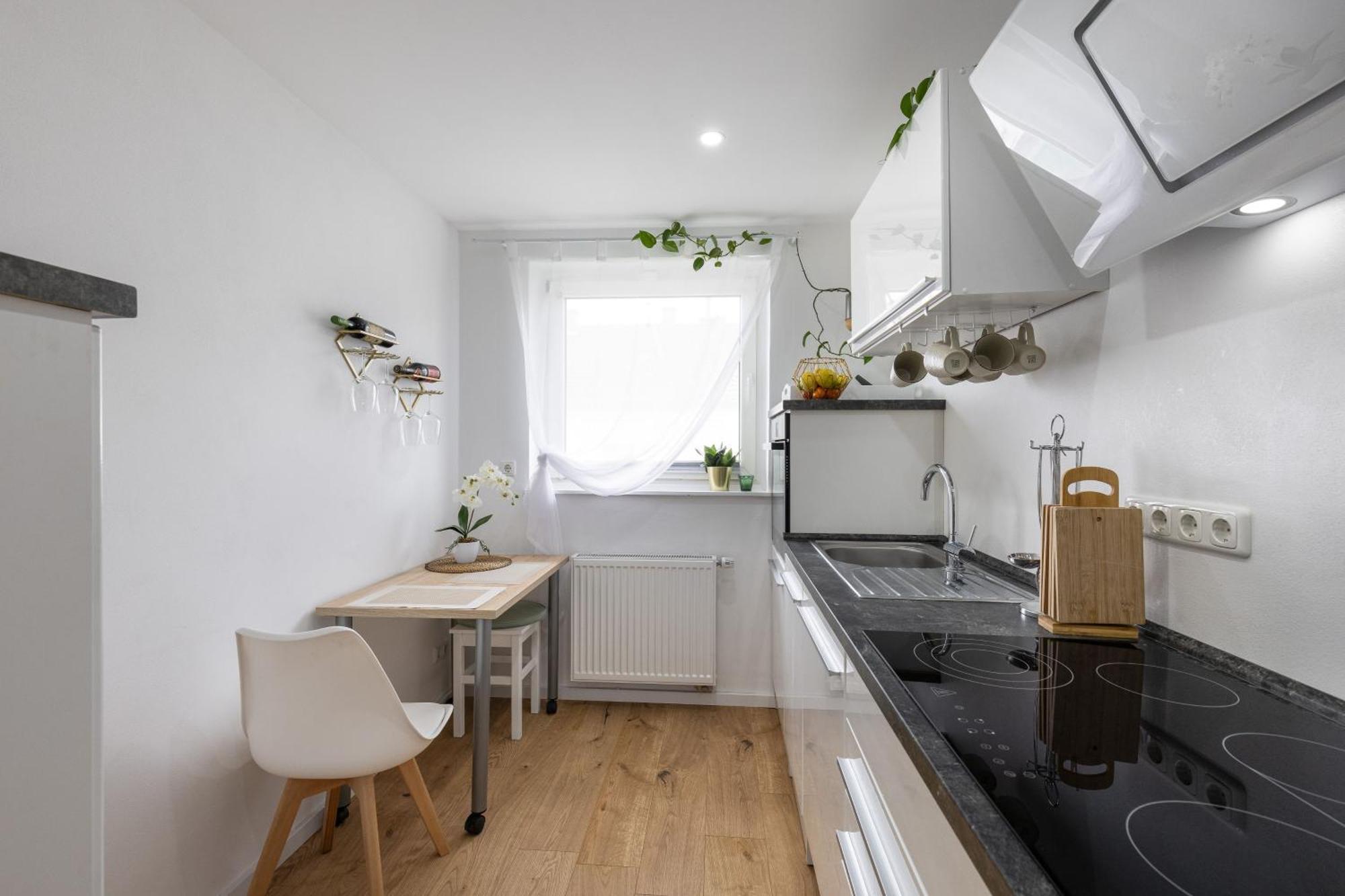 Schoenes, Modernes Apartment Mit Zwei Schlafzimmern - Zentral Mit Balkon Fuer 6 Personen Montabaur Bagian luar foto