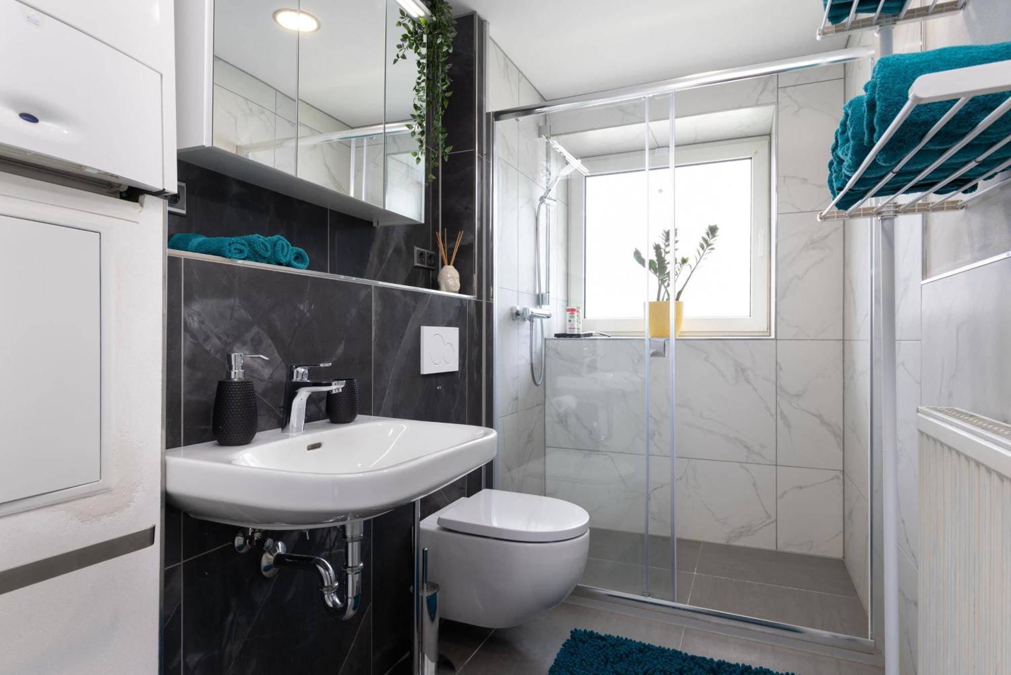 Schoenes, Modernes Apartment Mit Zwei Schlafzimmern - Zentral Mit Balkon Fuer 6 Personen Montabaur Bagian luar foto