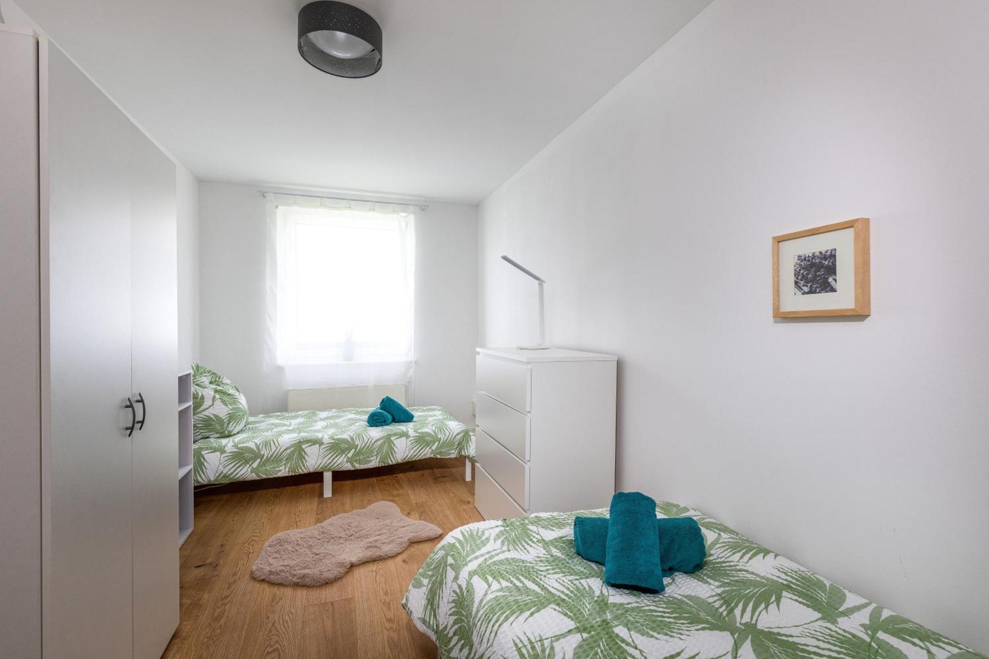Schoenes, Modernes Apartment Mit Zwei Schlafzimmern - Zentral Mit Balkon Fuer 6 Personen Montabaur Bagian luar foto