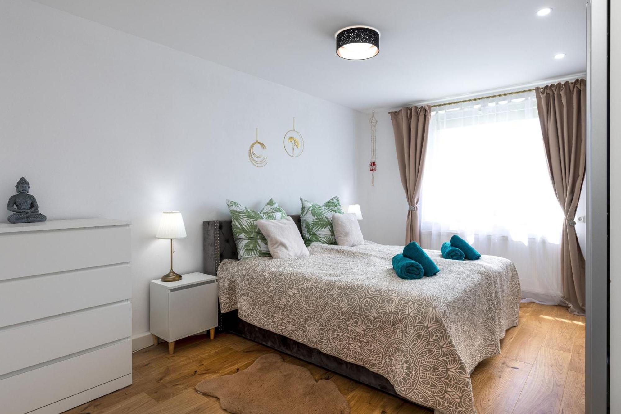 Schoenes, Modernes Apartment Mit Zwei Schlafzimmern - Zentral Mit Balkon Fuer 6 Personen Montabaur Bagian luar foto
